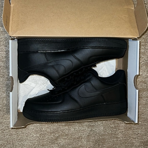 NEW Black Air Forces ❄️ - Picture 1 of 3